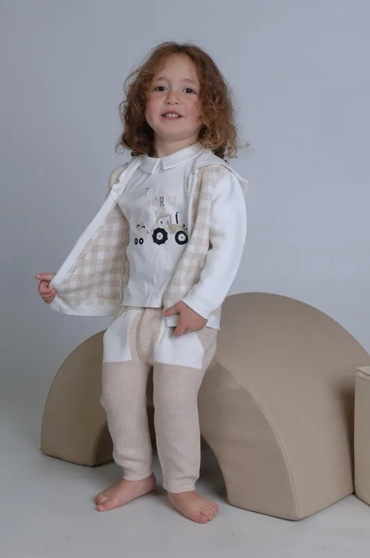 Mother with children in matching outfits